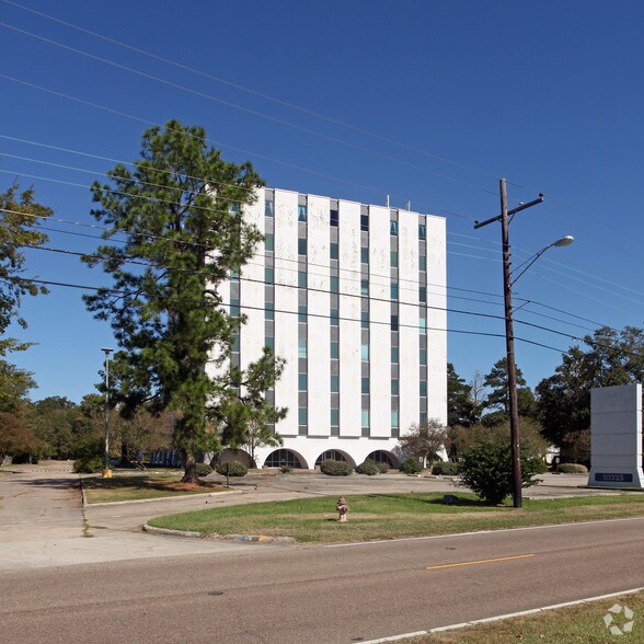 10225 Florida Blvd, Baton Rouge, LA for lease - Building Photo - Image 3 of 9