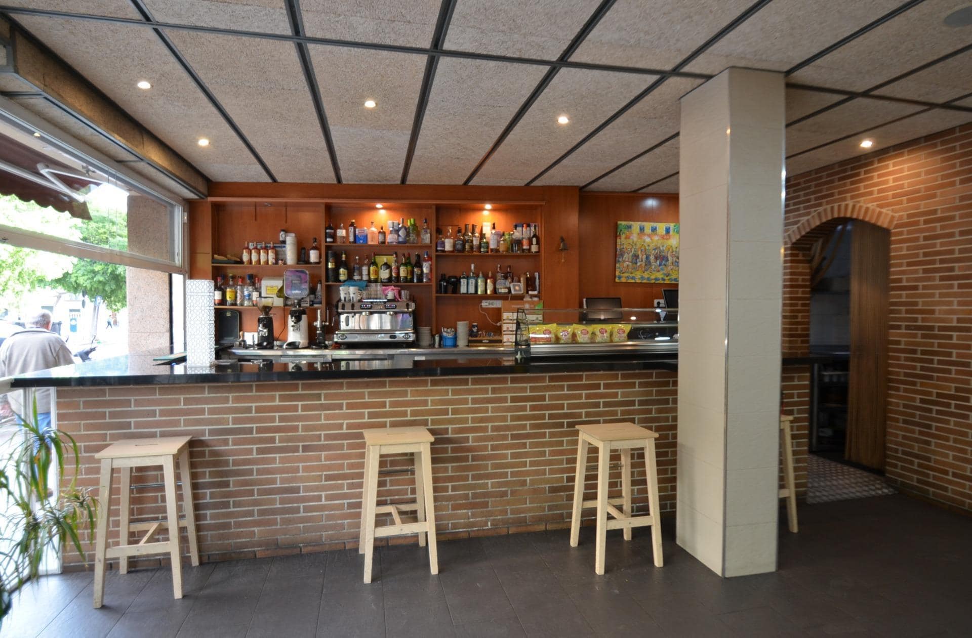 Retail in Vilanova i la Geltrú, Barcelona for lease Interior Photo- Image 1 of 14