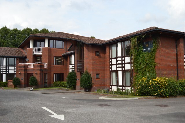 6-8 Oriel Ct, Alton à vendre - Photo du bâtiment - Image 2 de 2