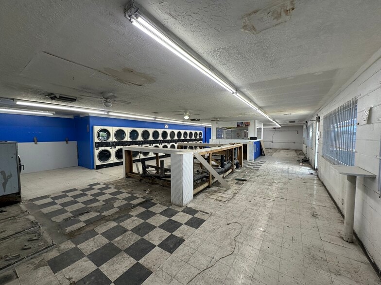 3644-3650 Boulder Hwy, Las Vegas, NV for lease - Building Photo - Image 3 of 5