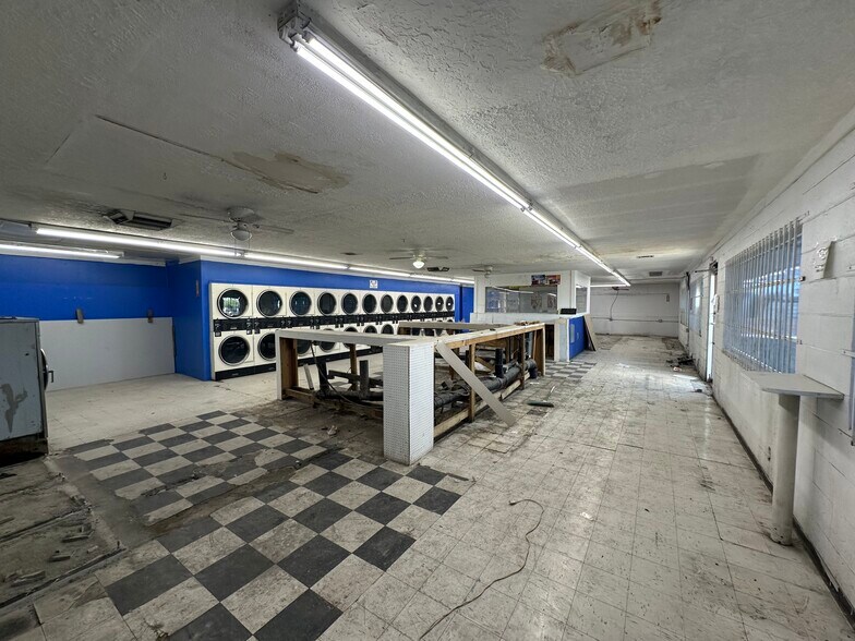 3644-3650 Boulder Hwy, Las Vegas, NV à louer - Photo du bâtiment - Image 3 de 5