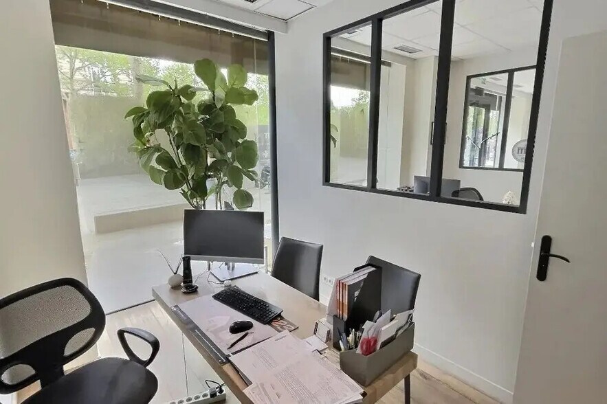 98 Bis Boulevard De La Tour-Maubourg, Paris for lease - Interior Photo - Image 3 of 6