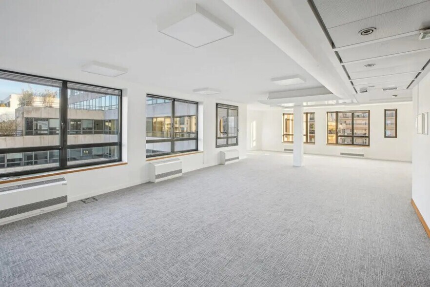 Office in Levallois-Perret for lease - Interior Photo - Image 2 of 14
