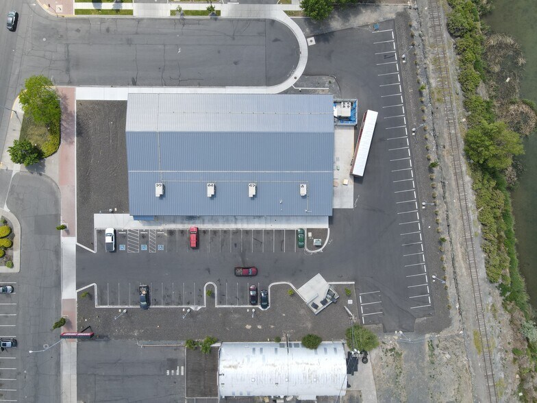 304 E Broadway, Moses Lake, WA à vendre - Photo du bâtiment - Image 3 de 4