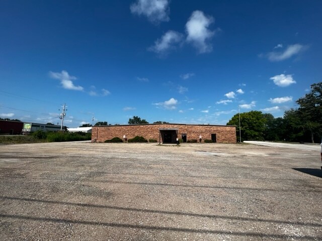 Plus de détails pour 2221 N 24th St, Quincy, IL - Industriel à louer