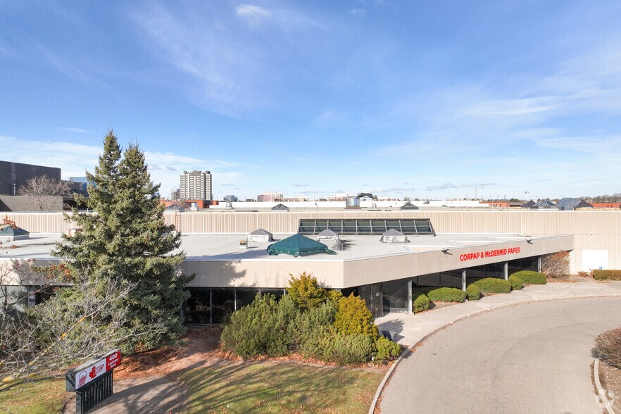 400 Cochrane Dr, Markham, ON à vendre - Photo principale - Image 1 de 1