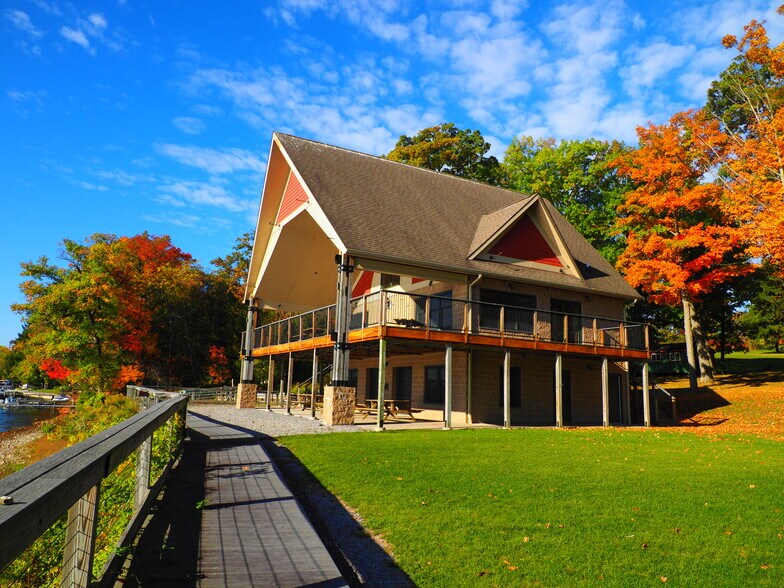 6853 W Lake Rd, Silver Springs, NY à vendre - Photo du bâtiment - Image 2 de 12