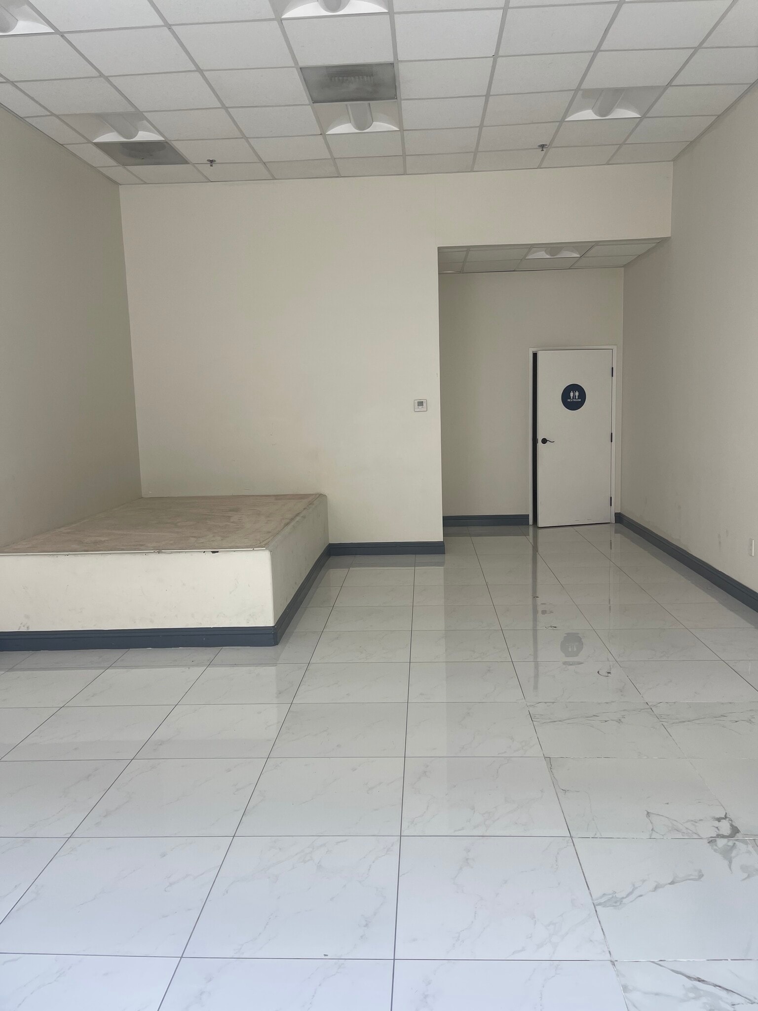 11215-11389 Long Beach Blvd, Lynwood, CA à louer Photo intérieure- Image 1 de 5