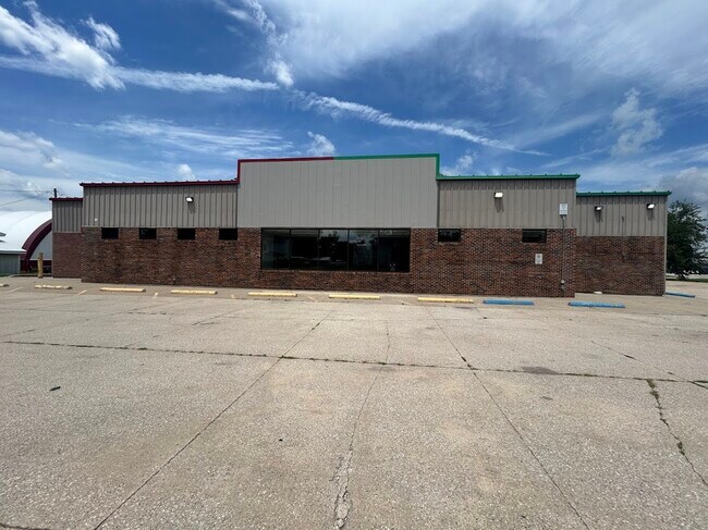 More details for 109 E Clark St, La Plata, MO - Flex for Lease