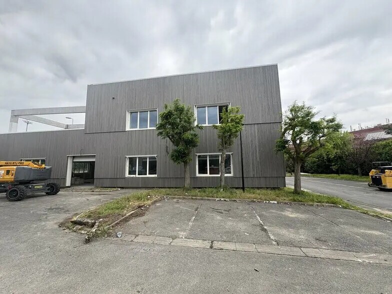 Flex dans Gennevilliers à louer - Photo du bâtiment - Image 2 de 15