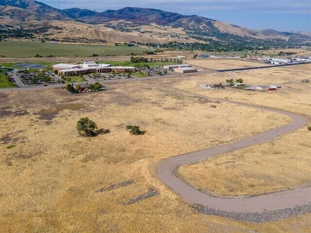 000 5th st, Pocatello, ID à vendre - Photo du bâtiment - Image 2 de 7