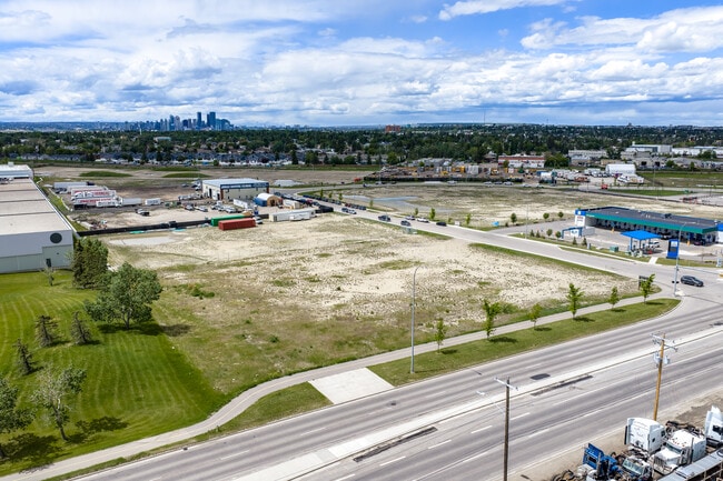 Plus de détails pour 5291 28th Av SE, Calgary, AB - Commerce de détail à vendre