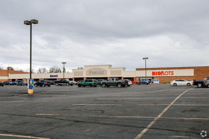 554 E Main St, Jackson, OH à louer - Photo du bâtiment - Image 3 de 8