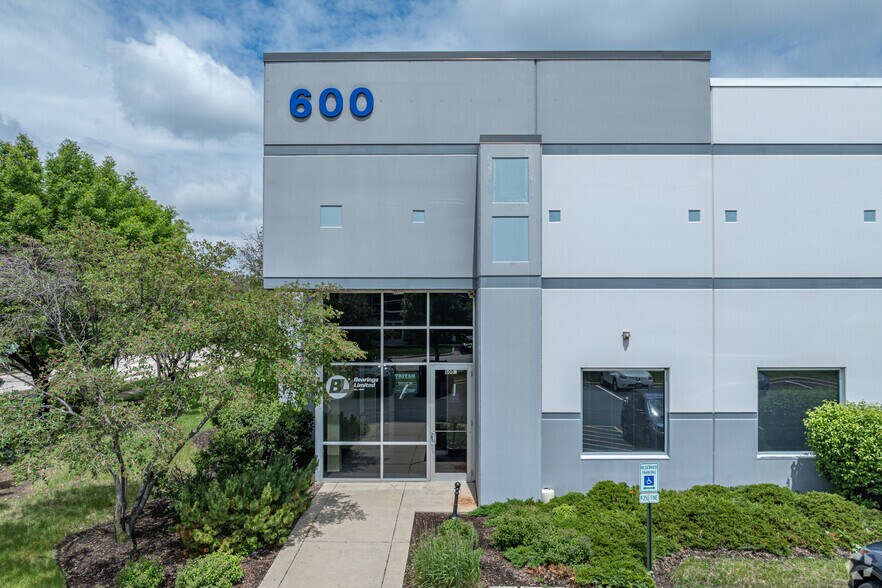 600 Territorial Dr, Bolingbrook, IL à vendre - Photo du bâtiment - Image 2 de 5