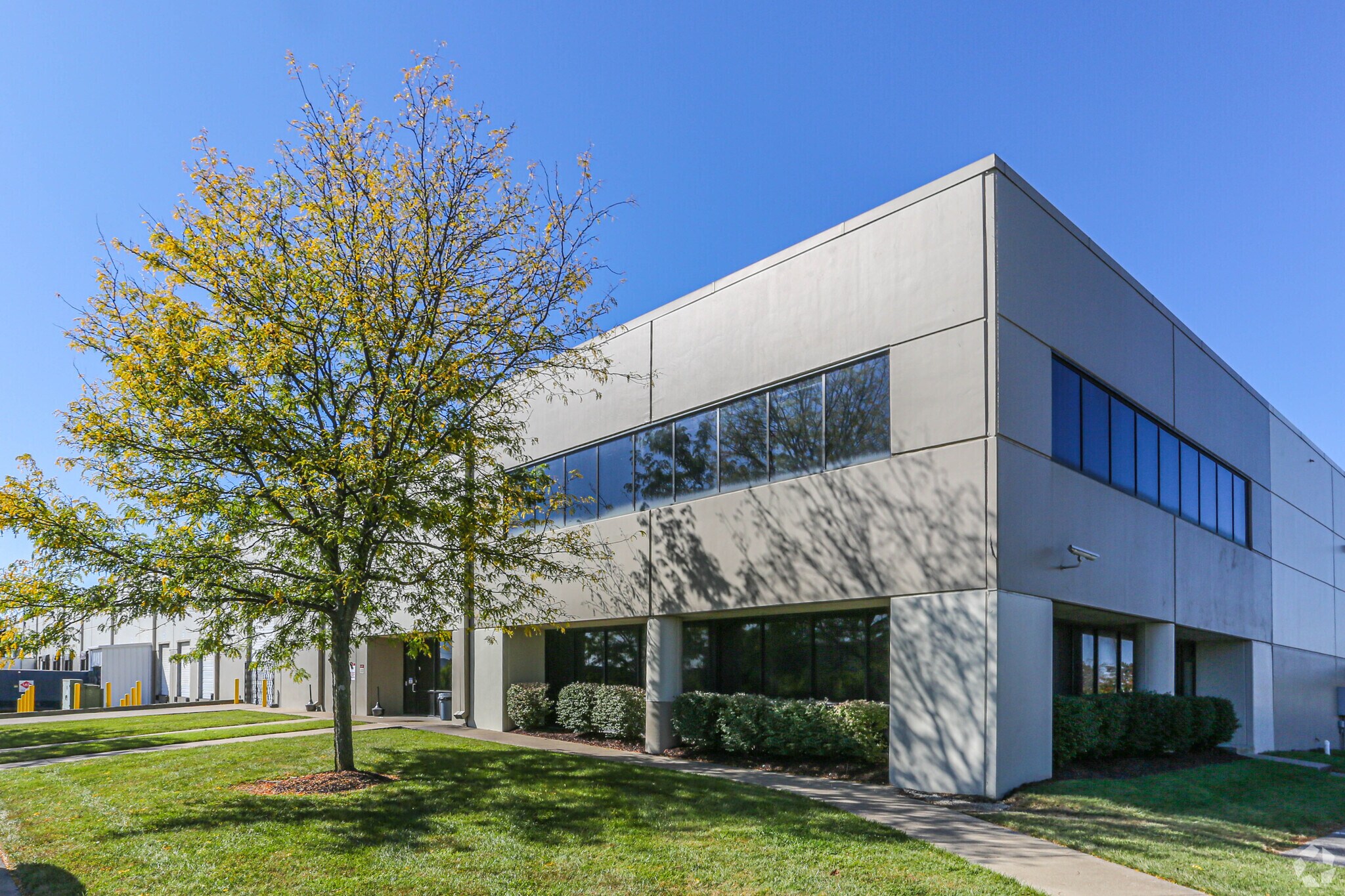 7765 National Tpke, Louisville, KY for lease Primary Photo- Image 1 of 13