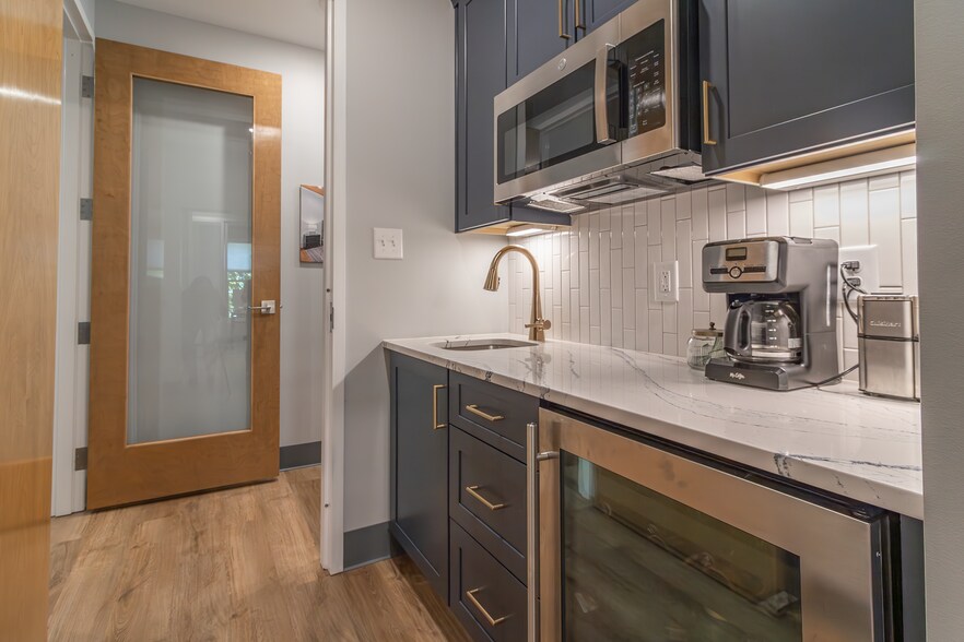 211 E Six Forks Rd, Raleigh, NC à vendre - Photo du bâtiment - Image 2 de 13