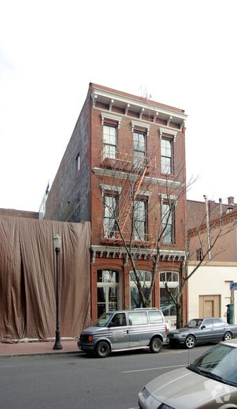 71 SW Oak St, Portland, OR for lease - Building Photo - Image 1 of 25