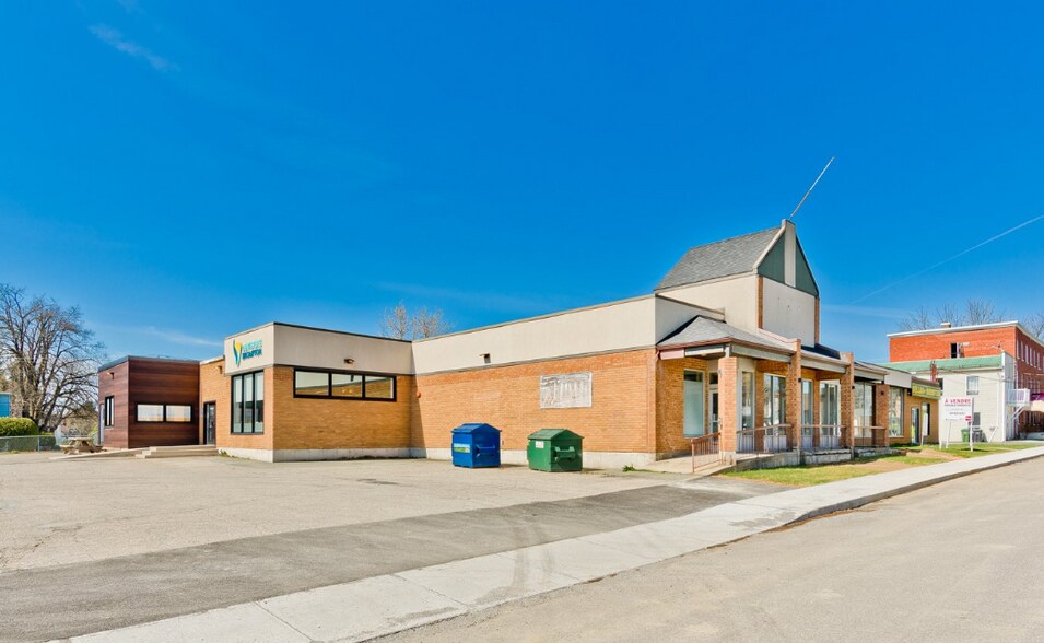 22 Rue Saint-Joseph, Sherbrooke, QC à louer - Photo principale - Image 1 de 14