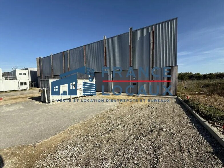 2 Avenue Du Noyer À La Malice, Louvres for sale - Building Photo - Image 2 of 12