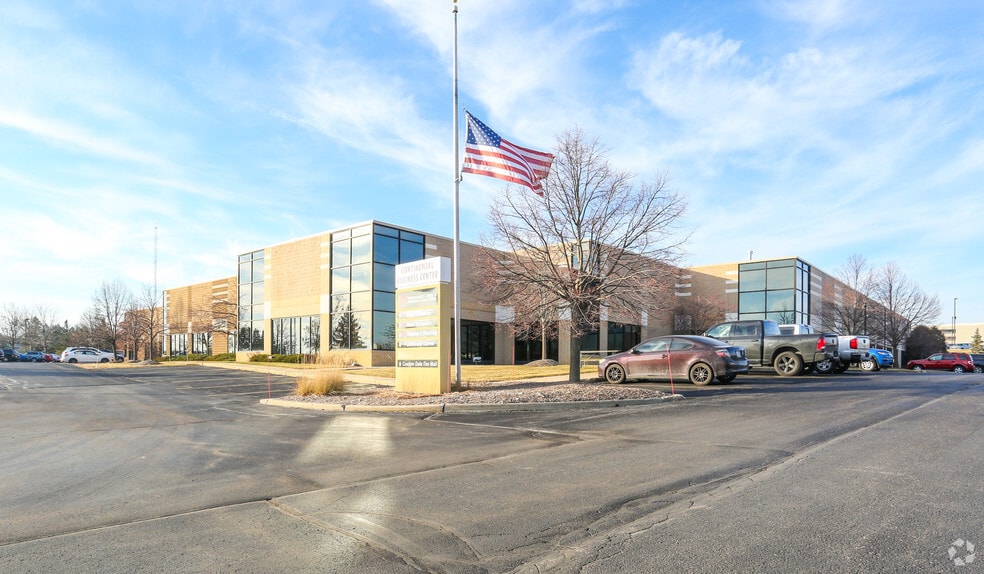 W165 N5731 Ridgewood Dr, Menomonee Falls, WI for lease - Building Photo - Image 1 of 16