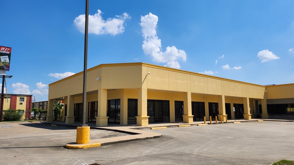 12740 I-10 Fwy E, Houston, TX for lease - Building Photo - Image 1 of 9