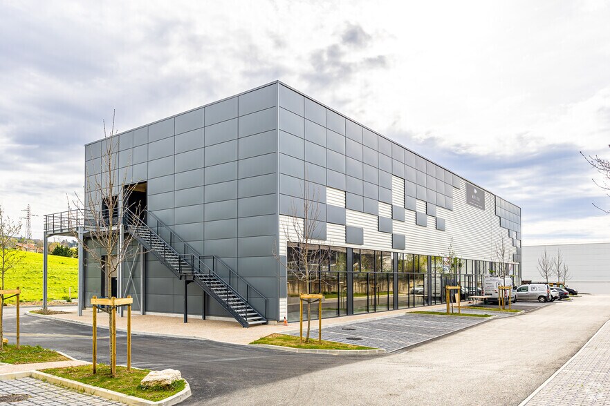 1610 Route Nationale 6, Limonest à louer - Photo du bâtiment - Image 2 de 2