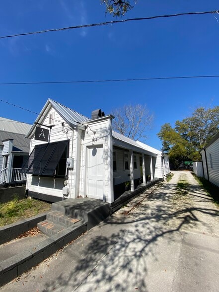 704 Meeting St, Charleston, SC for lease - Building Photo - Image 1 of 8