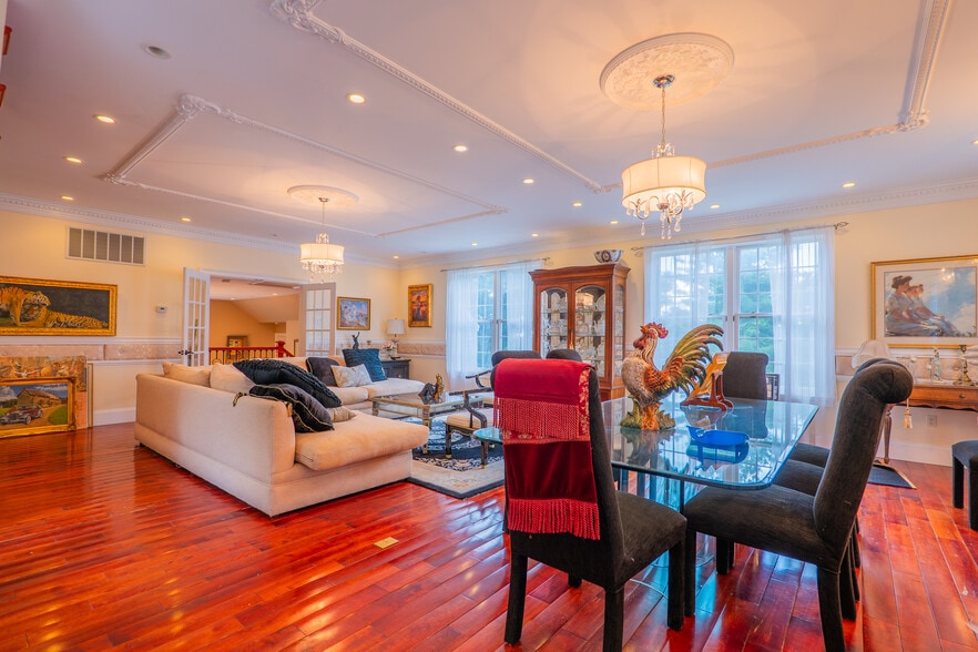 34 West St, Newtown, CT à vendre - Photo du bâtiment - Image 3 de 7