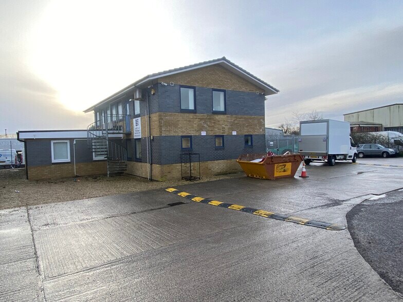 2 Alfreds Way, Wincanton à louer - Photo principale - Image 1 de 1