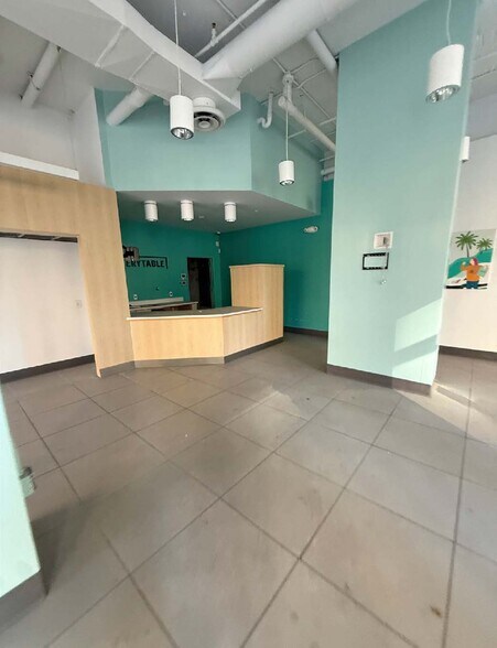 362 8th Ave, New York, NY for lease - Building Photo - Image 2 of 8