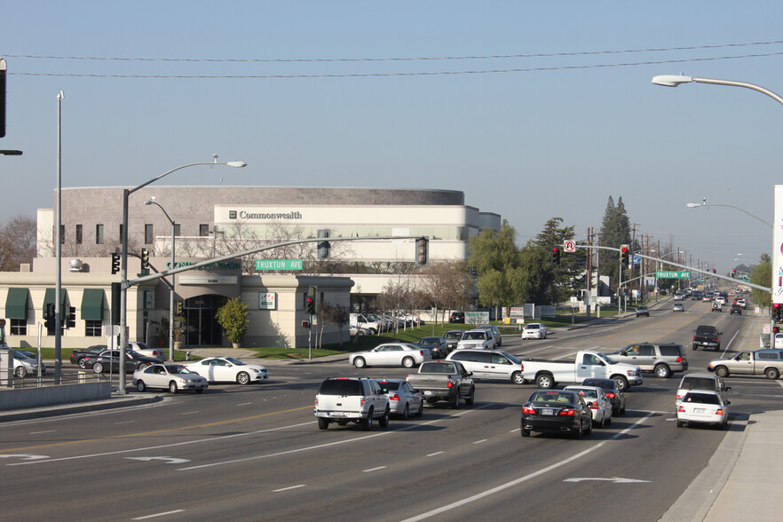 3300 Truxtun Ave, Bakersfield, CA for lease - Building Photo - Image 1 of 8