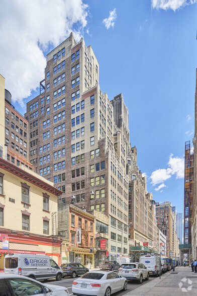 251 W 30th St, New York, NY for lease - Building Photo - Image 1 of 8