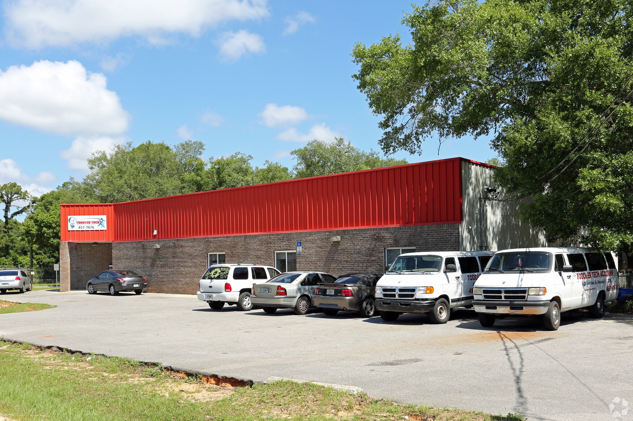 4508 Twin Oaks Dr, Pensacola, FL for lease Primary Photo- Image 1 of 16