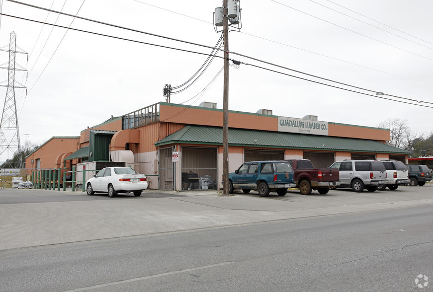 4654 Rigsby Ave, San Antonio, TX for lease - Building Photo - Image 1 of 4