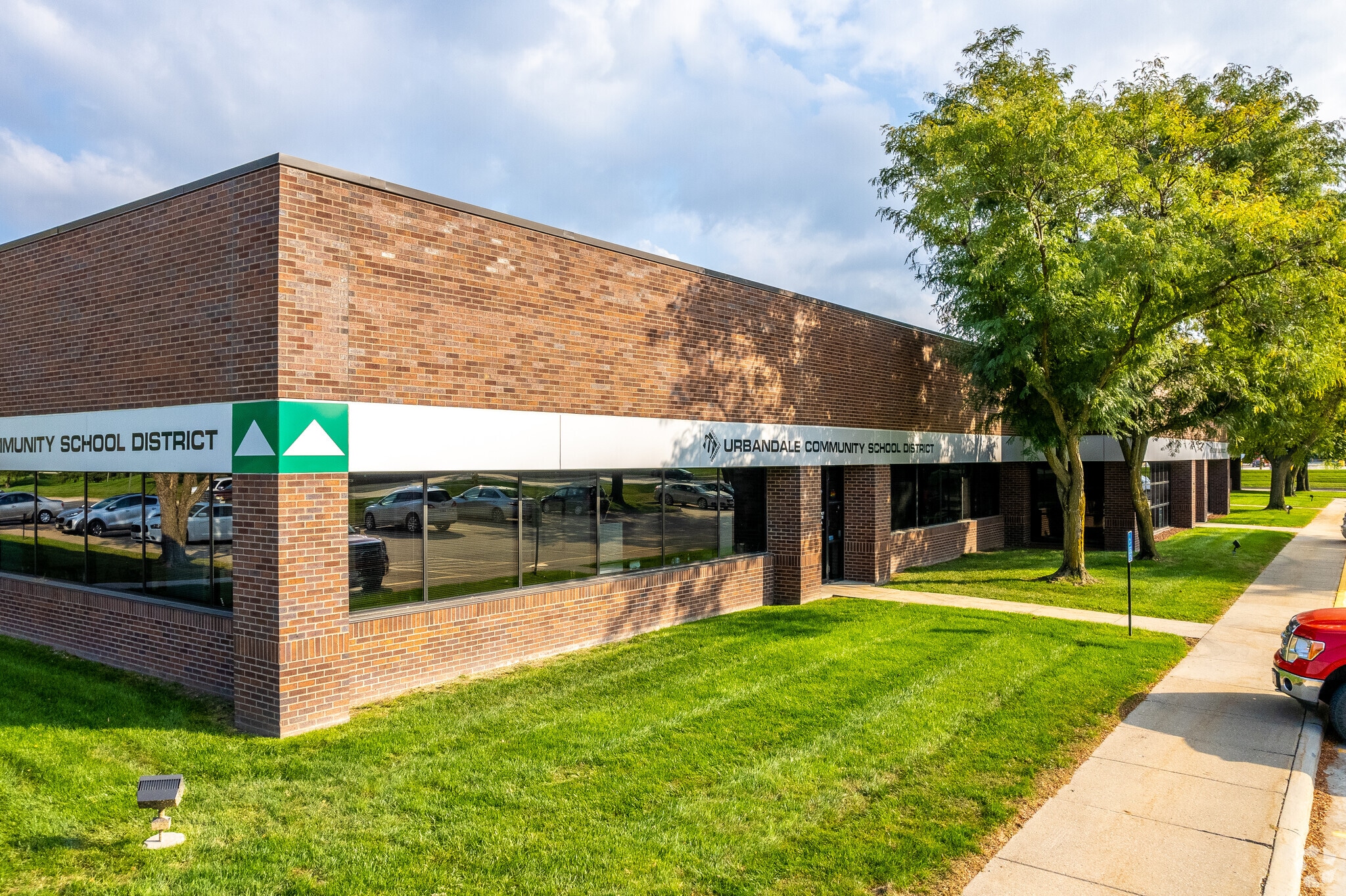 11100-11190 Aurora Ave, Urbandale, IA for lease Building Photo- Image 1 of 7