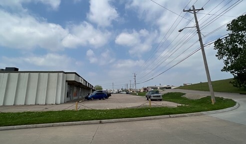 8702-8720 E 41st St, Tulsa, OK for lease - Building Photo - Image 2 of 3