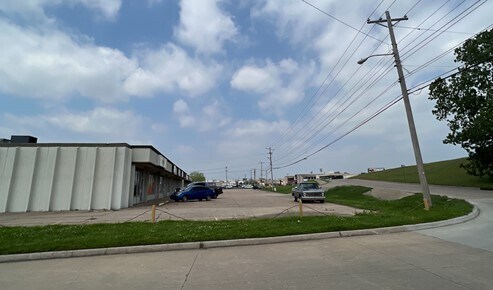 8702-8720 E 41st St, Tulsa, OK à louer - Photo du bâtiment - Image 2 de 3