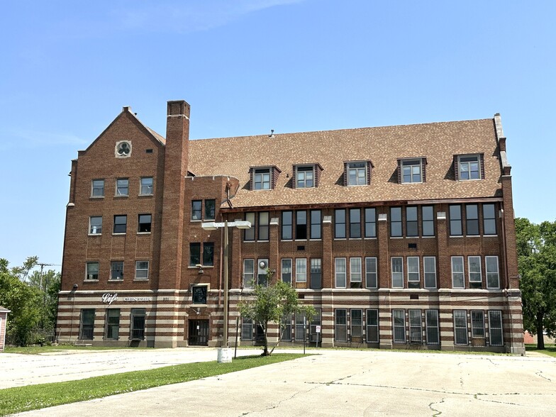 921 W State St, Rockford, IL for sale - Building Photo - Image 3 of 25