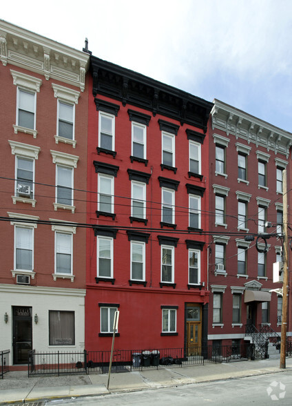 402 Grand St, Hoboken, NJ à vendre - Photo principale - Image 1 de 1