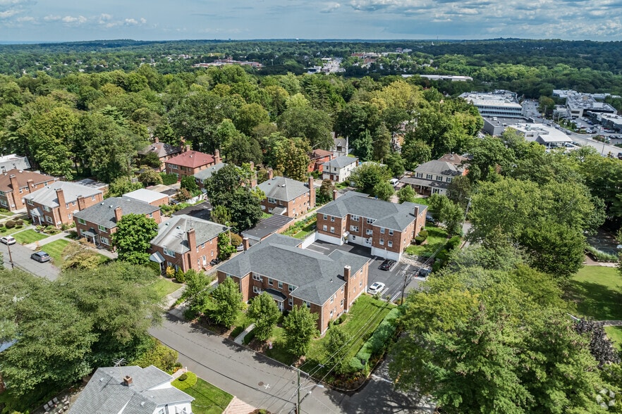 39 Spruce St, Great Neck, NY for sale - Aerial - Image 3 of 16