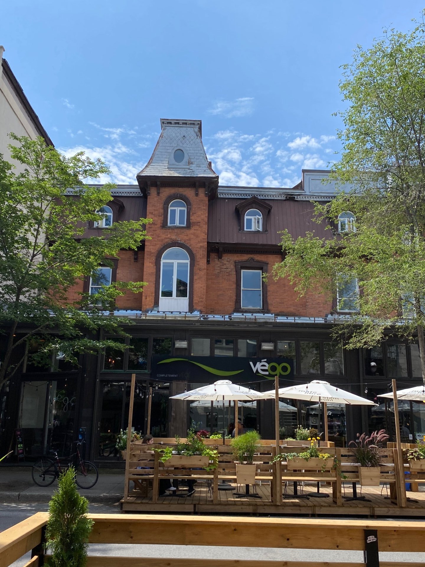 1720-1726 Rue Saint-Denis, Montréal, QC for sale Building Photo- Image 1 of 1