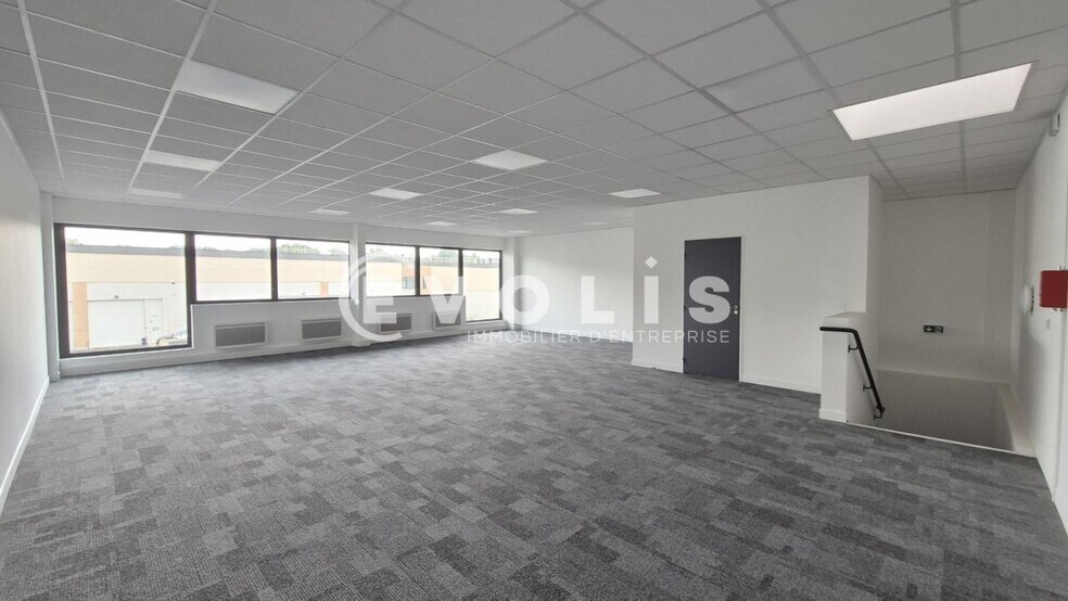 Flex in Bussy-Saint-Georges for lease - Interior Photo - Image 3 of 6