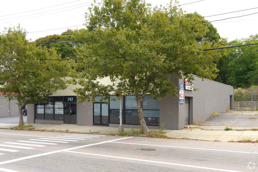 745-747 N Main St, Providence, RI à vendre - Photo principale - Image 1 de 1