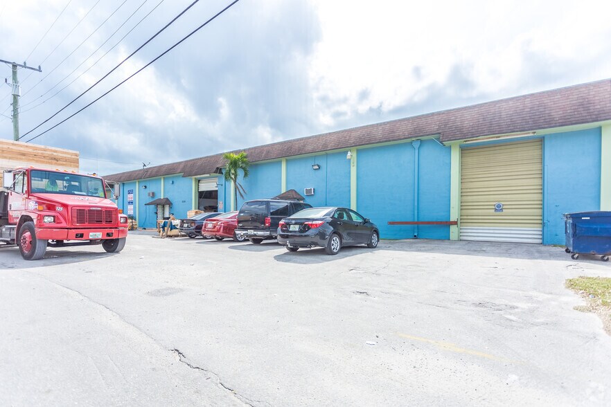 3800-3300 NW 37th Ave, Miami, FL à louer - Photo du bâtiment - Image 2 de 2