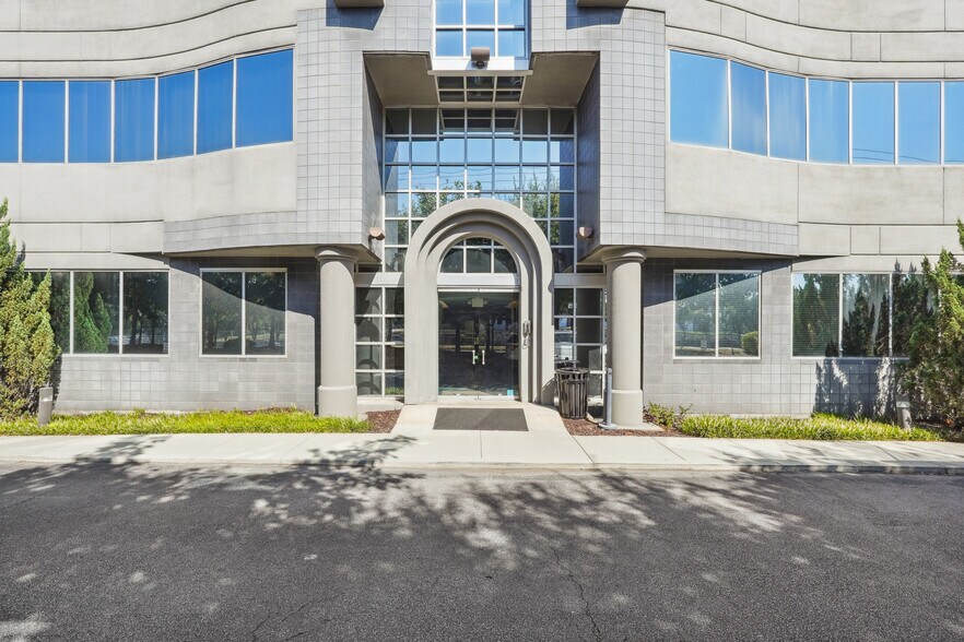 3190 Northeast Expy, Chamblee, GA à louer - Photo du bâtiment - Image 2 de 10