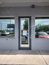 17218 Toledo Blade Blvd, Port Charlotte, FL à louer Photo intérieure- Image 2 de 5