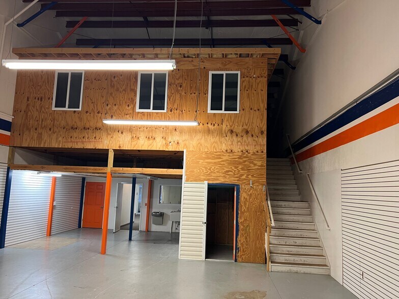 4566 NW 5th Blvd, Gainesville, FL à louer - Photo intérieure - Image 2 de 19