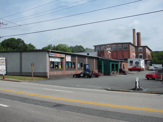 711 Putnam Pike, Smithfield, RI à vendre - Photo du bâtiment - Image 1 de 1