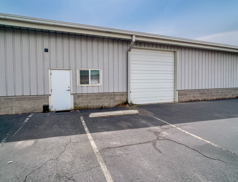 62987 Plateau Dr, Bend, OR for sale - Building Photo - Image 1 of 1