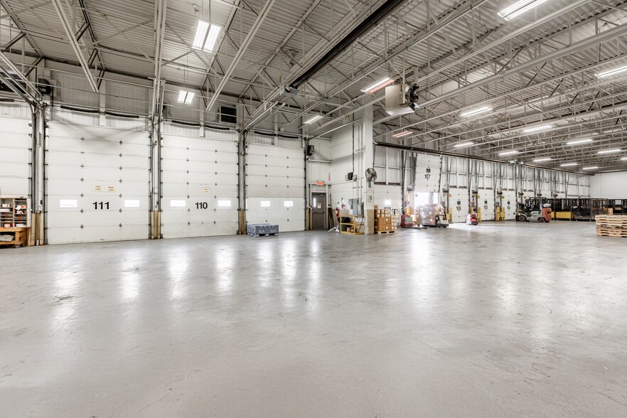 10345 Av Ryan, Dorval, QC à louer - Photo du bâtiment - Image 2 de 5